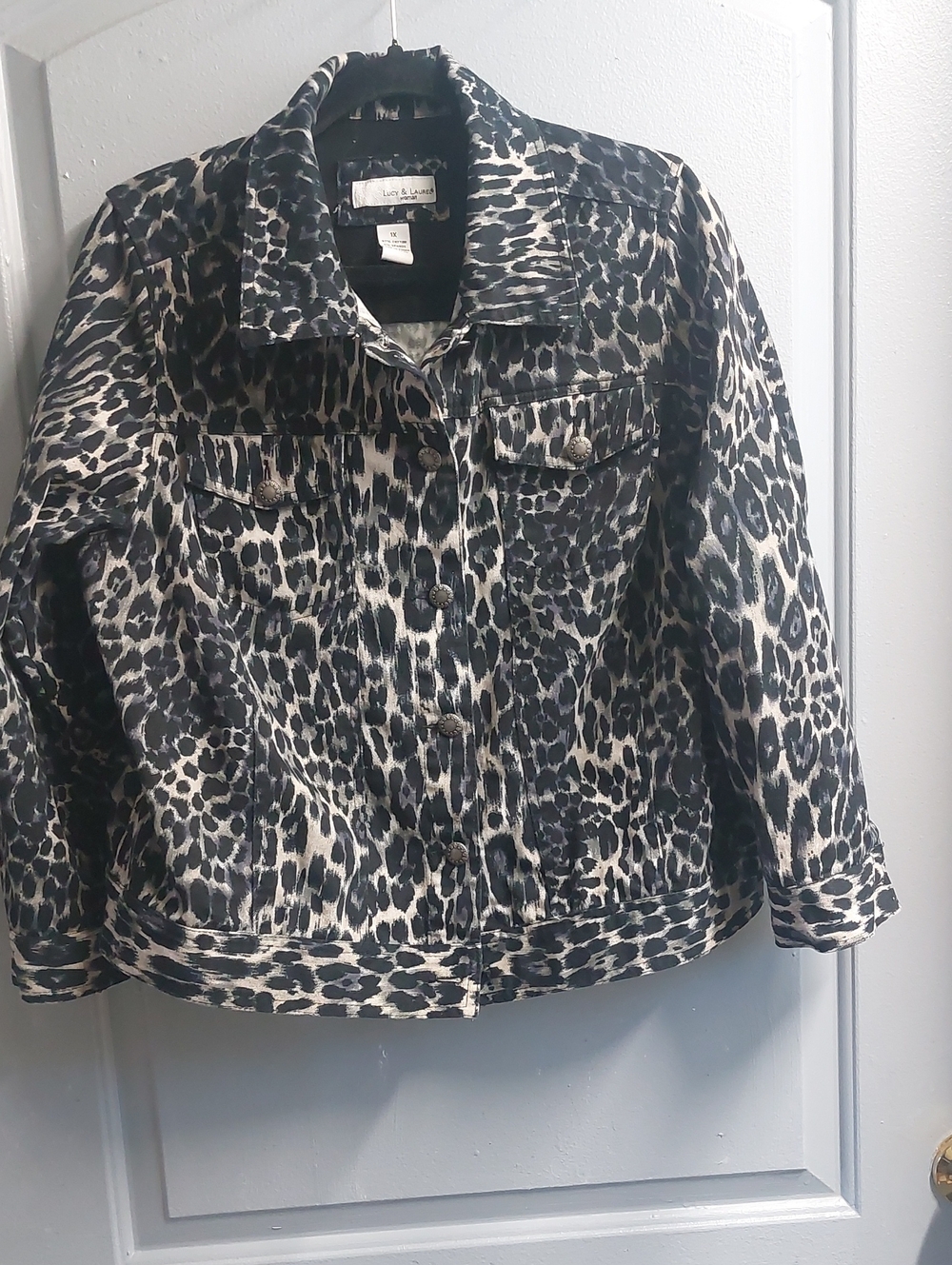 Lucy & Laurel Black and White Leopard Print Jacket Botton Fell Off In the Wash.